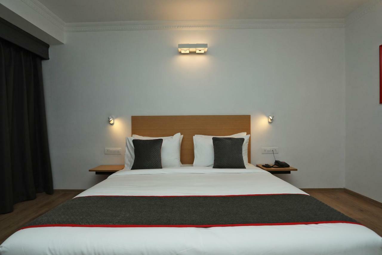 Golden Parkk Hotel Calcutta Buitenkant foto